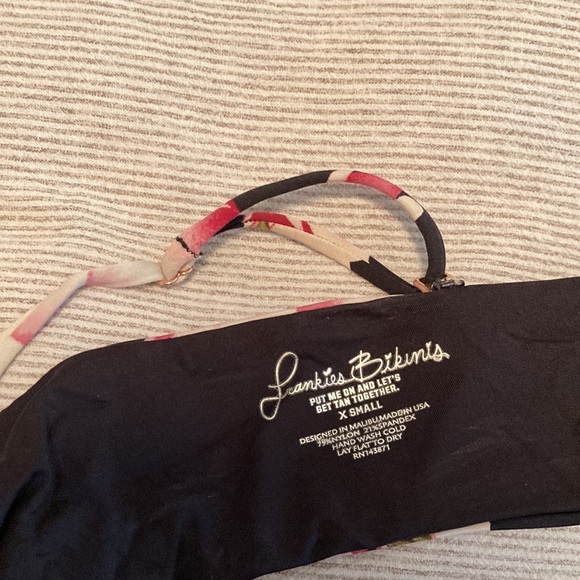 Frankie’s Bikini with removable straps - Picture 5 of 6